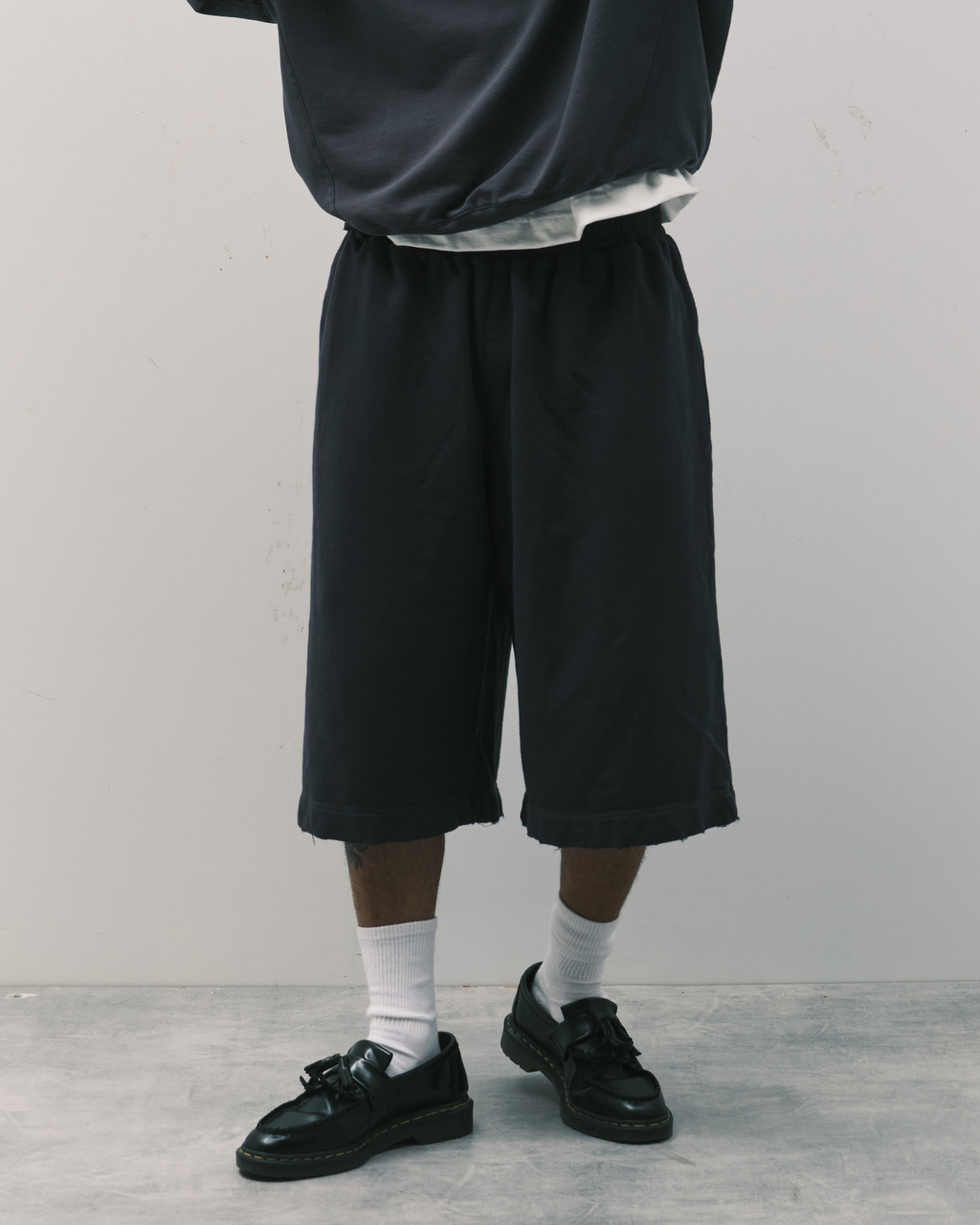 ESSENTIAL STONED SWEATSHORTS