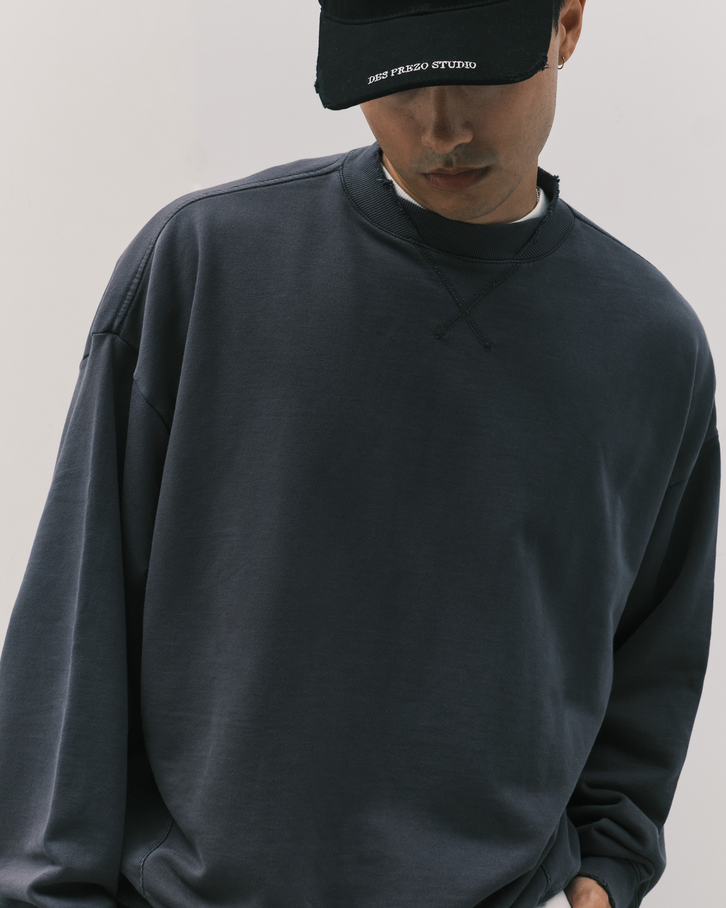 ESSENTIAL STONED CREWNECK