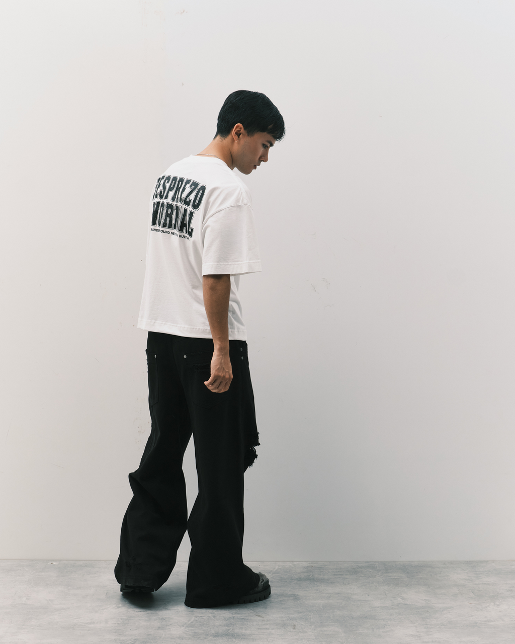 "02" aNORMAL TEE