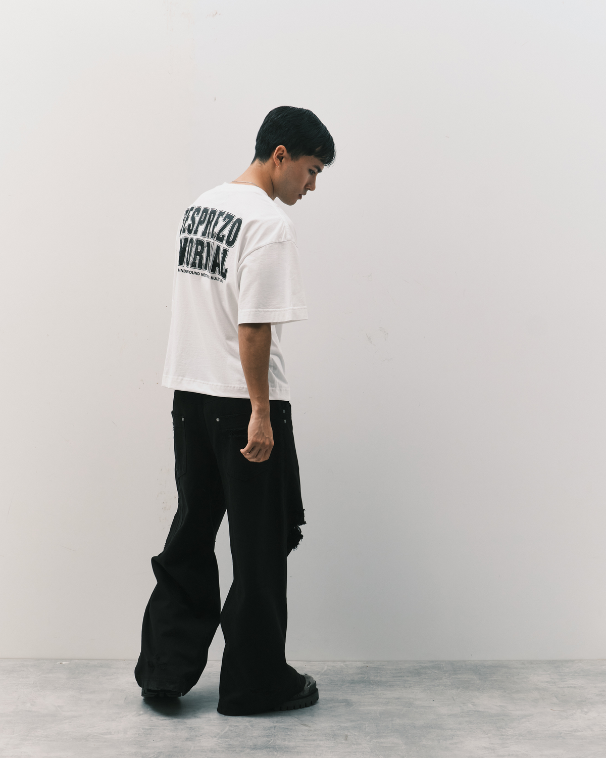 "02" aNORMAL TEE