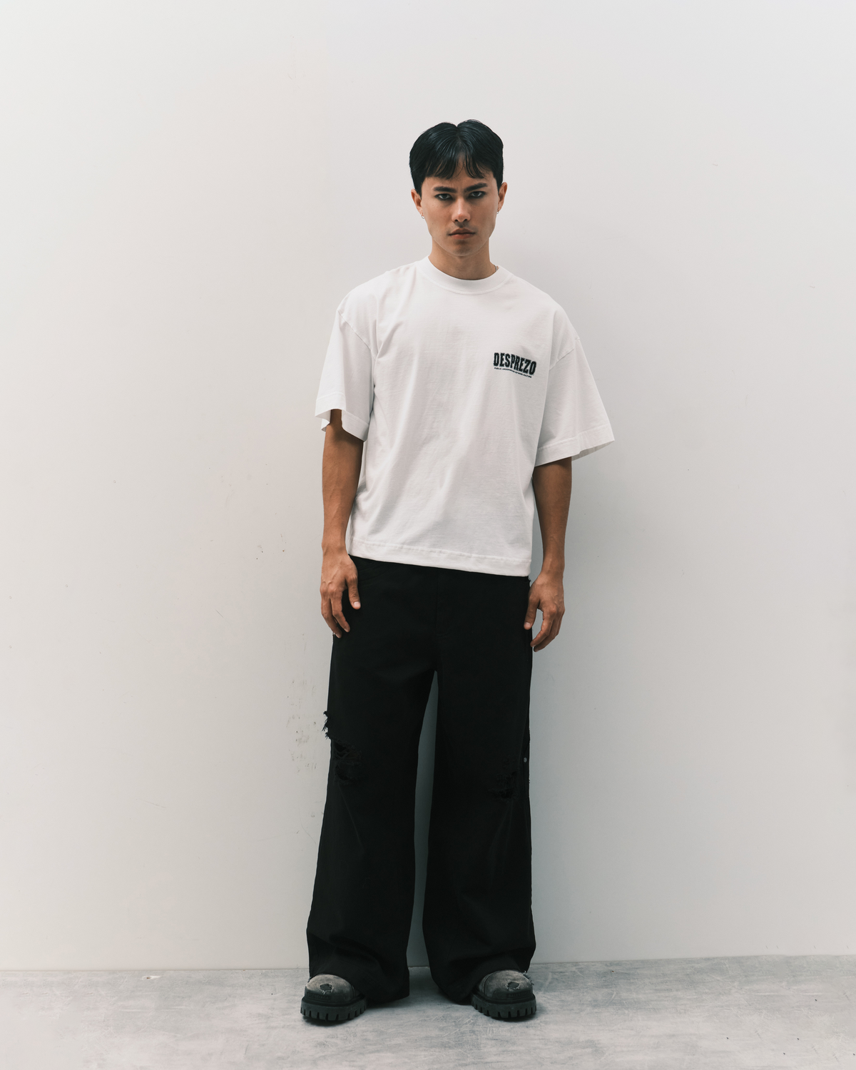 "02" aNORMAL TEE