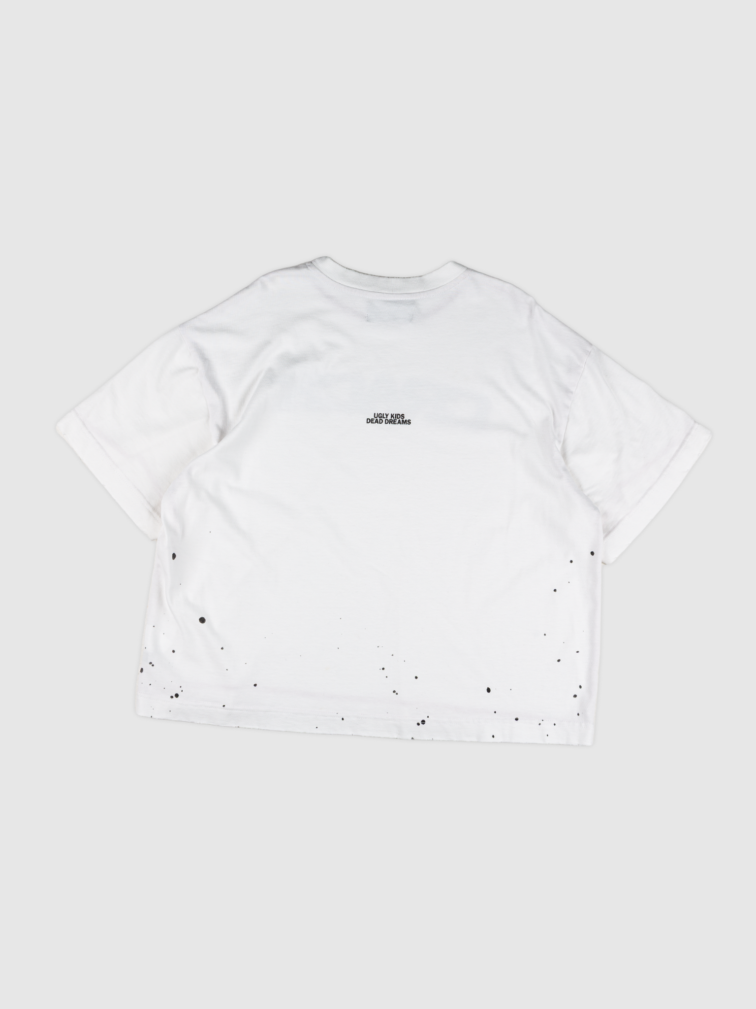 Crack Tee — Off-white oversized boxy t-shirt with front graphic | Camiseta com gráfico frontal — Des Prezo Studio