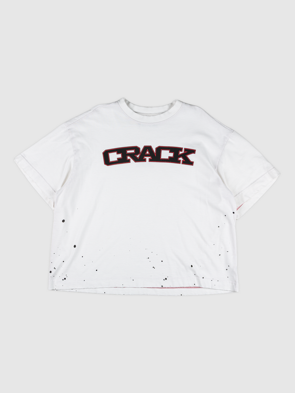 Crack Tee — Off-white oversized boxy t-shirt with front graphic | Camiseta com gráfico frontal — Des Prezo Studio