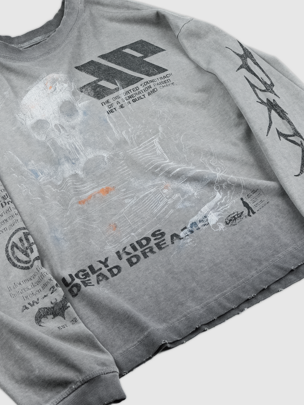 Ugly Kids. Dead Dreams. Longsleeve — Stone-washed pigment dyed long sleeve t-shirt | Camiseta manga longa com lavagem stone wash e pigmentação desgastada com gráficos — Des Prezo Studio