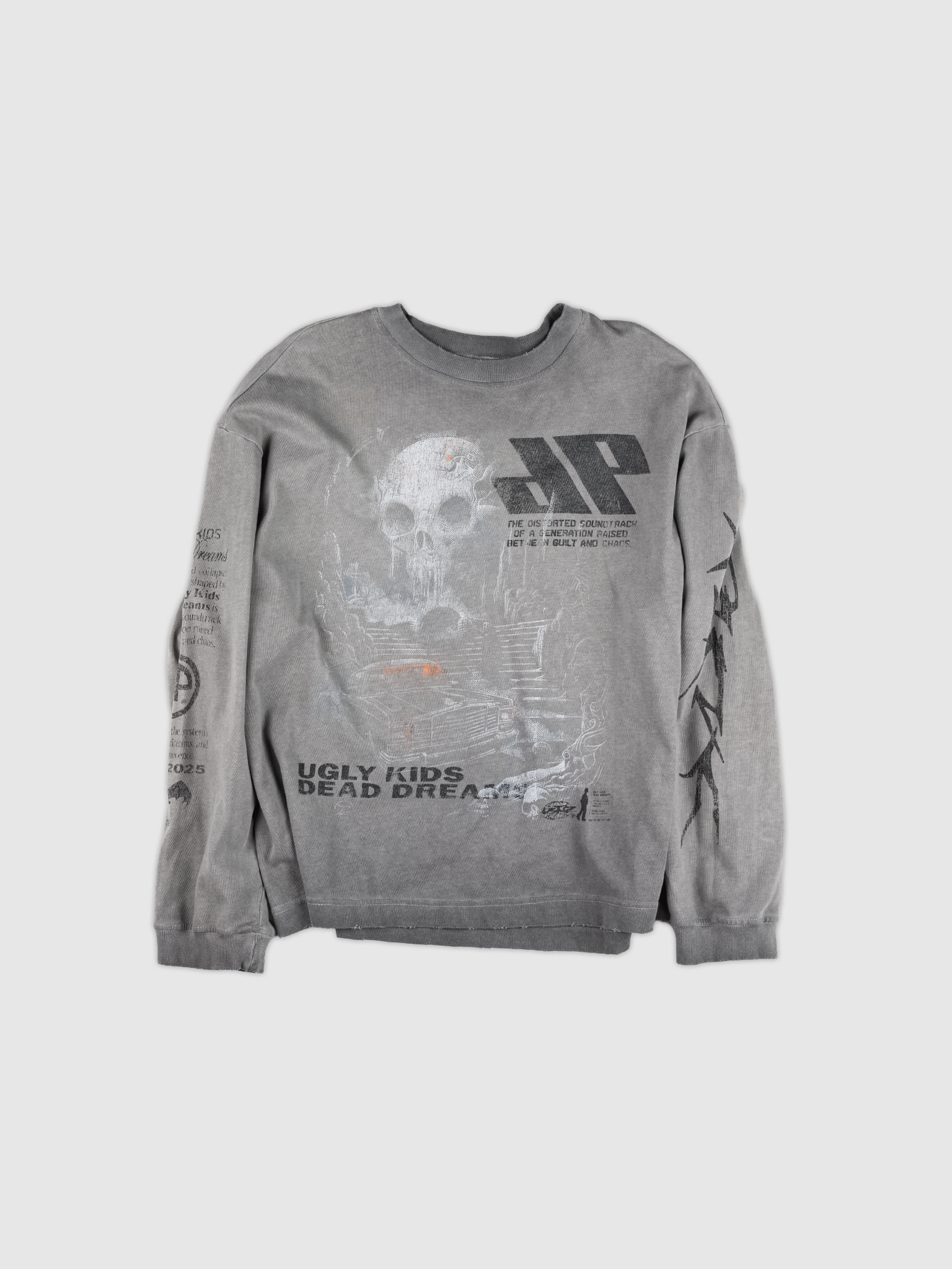Ugly Kids. Dead Dreams. Longsleeve — Stone-washed pigment dyed long sleeve t-shirt | Camiseta manga longa com lavagem stone wash e pigmentação desgastada com gráficos — Des Prezo Studio