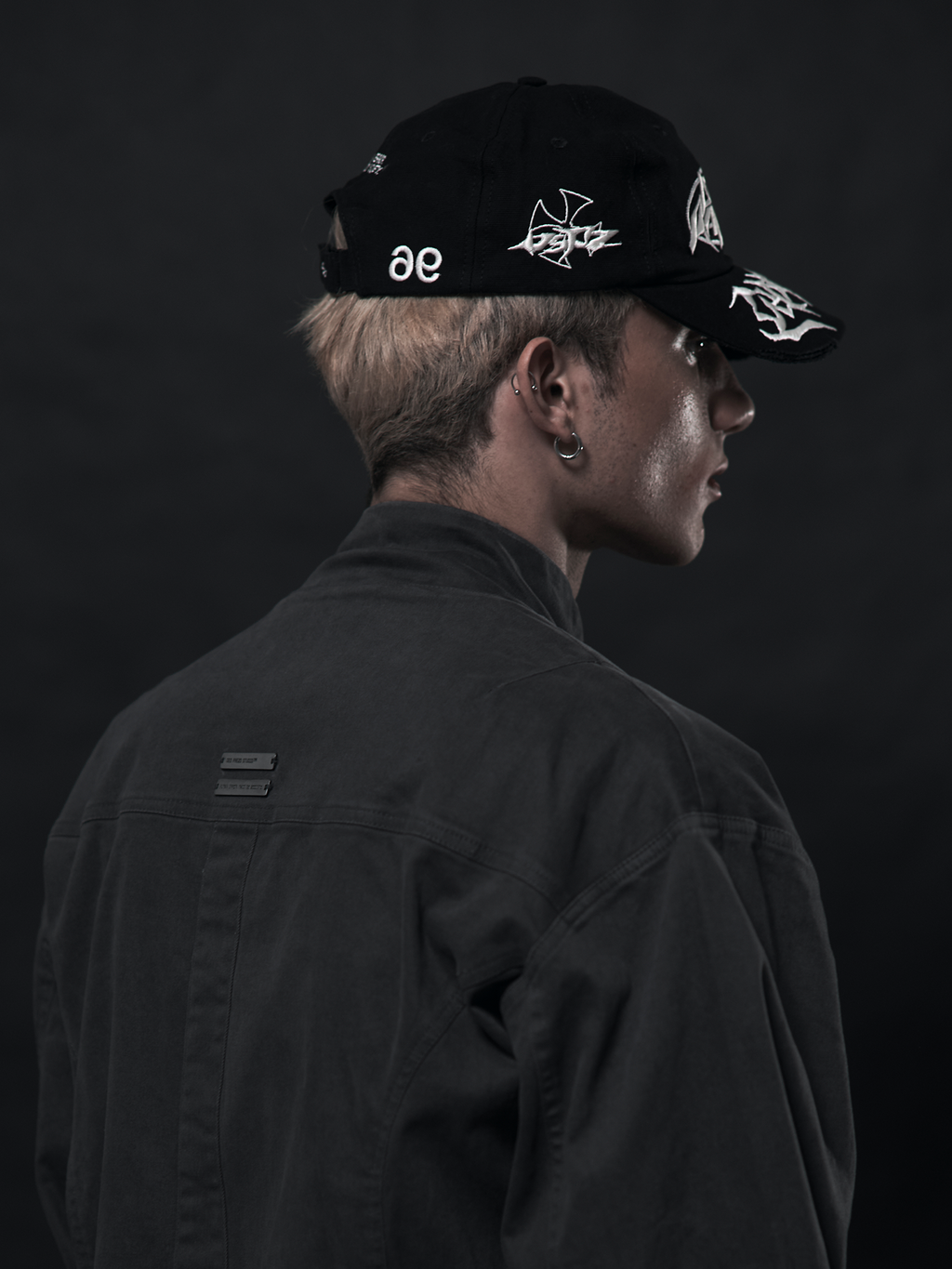 Black 6 panel cap with embroidered | Boné preto 6 panel com bordado gráfico Punk Ravers — Des Prezo Studio