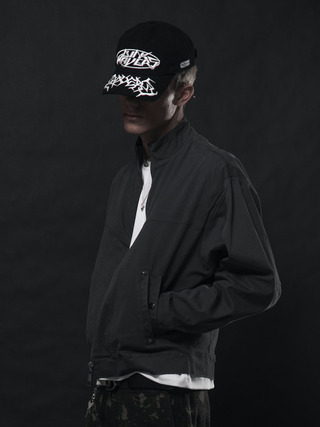 Black 6 panel cap with embroidered | Boné preto 6 panel com bordado gráfico Punk Ravers — Des Prezo Studio