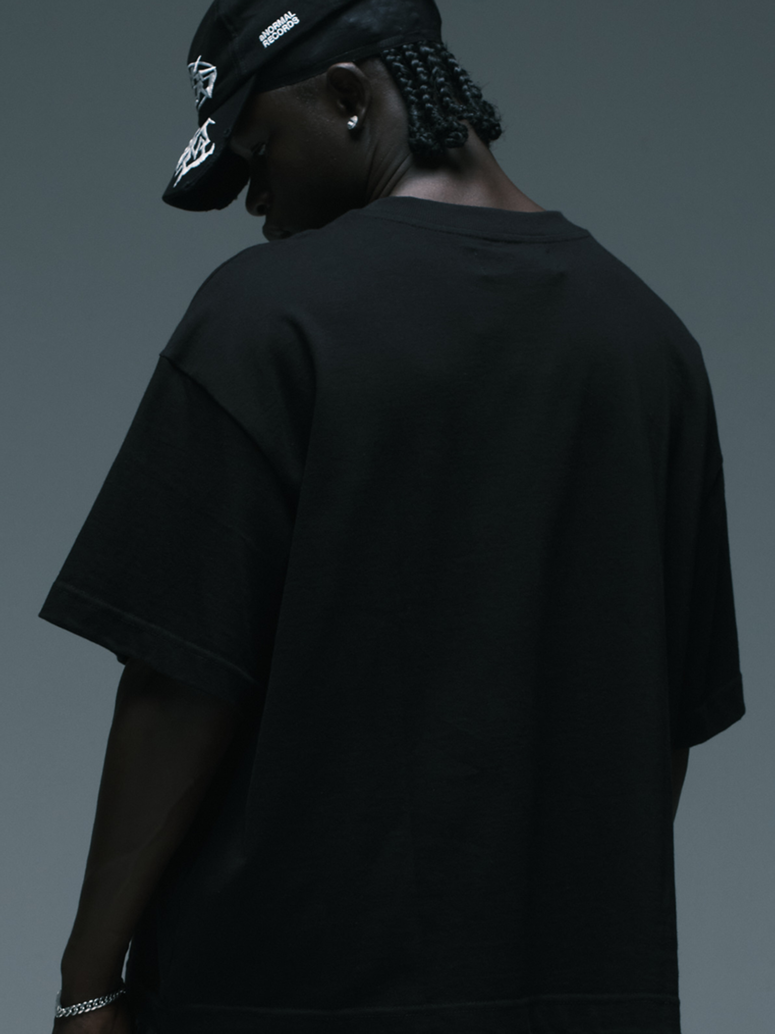 SYSTEM 01 TEE - BLACK oversized boxy t-shirt with minimalist design | Camiseta lisa com design minimalista — Des Prezo Studio