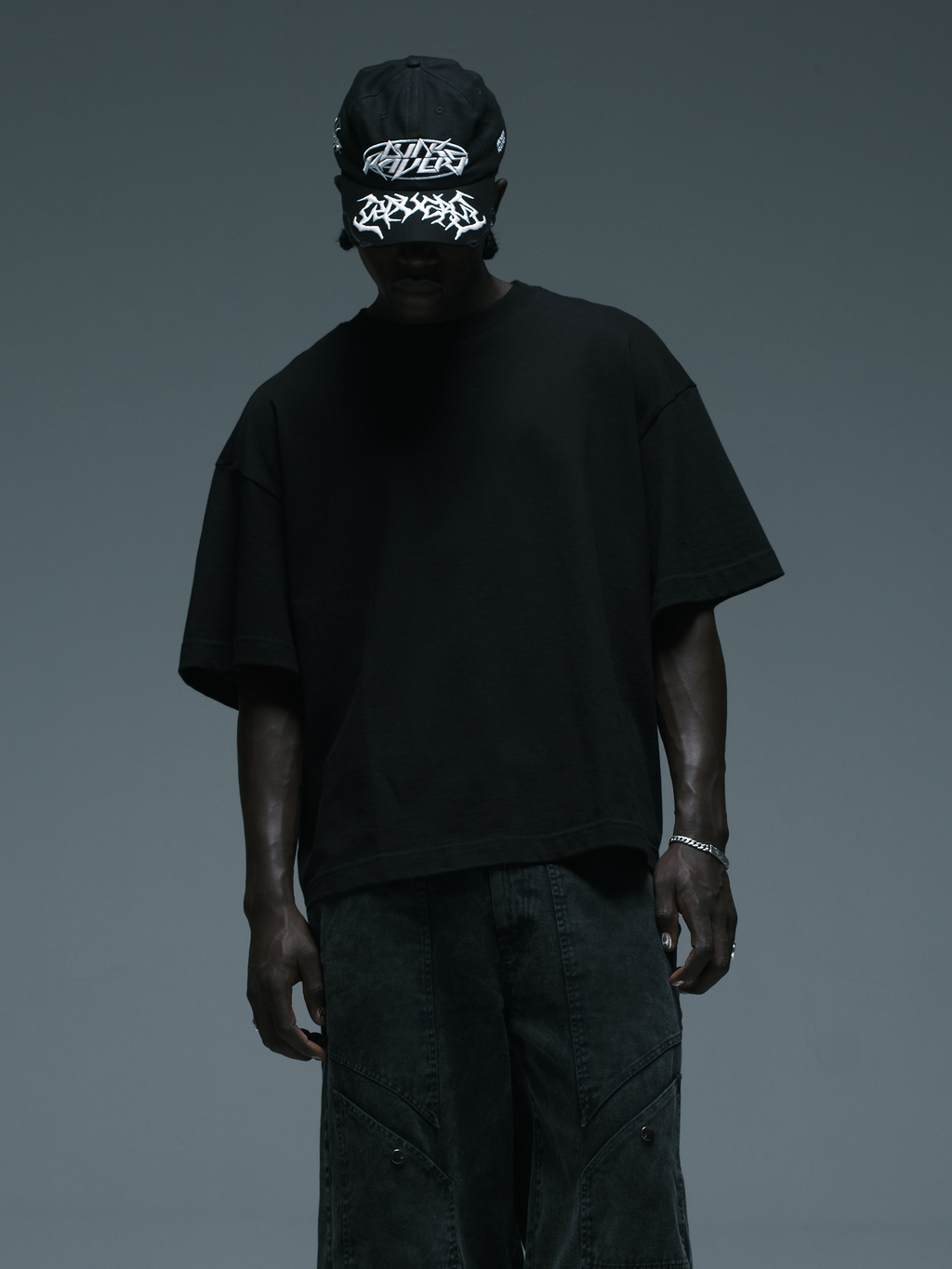 SYSTEM 01 TEE - BLACK oversized boxy t-shirt with minimalist design | Camiseta lisa com design minimalista — Des Prezo Studio