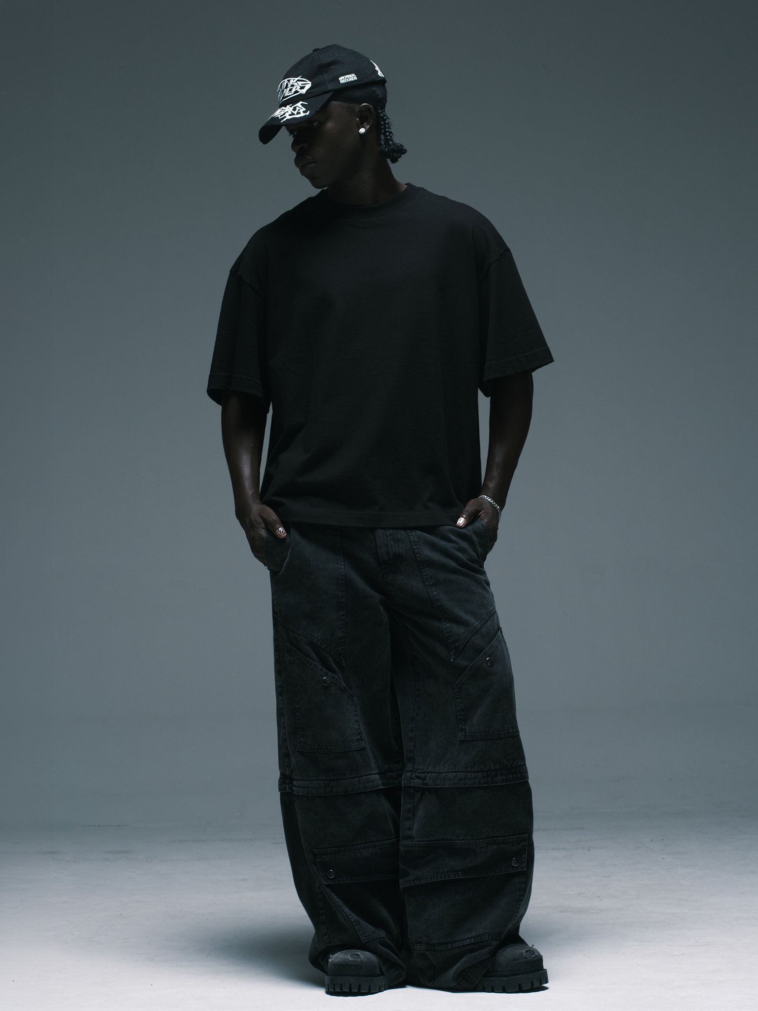 SYSTEM 01 TEE - BLACK oversized boxy t-shirt with minimalist design | Camiseta lisa com design minimalista — Des Prezo Studio