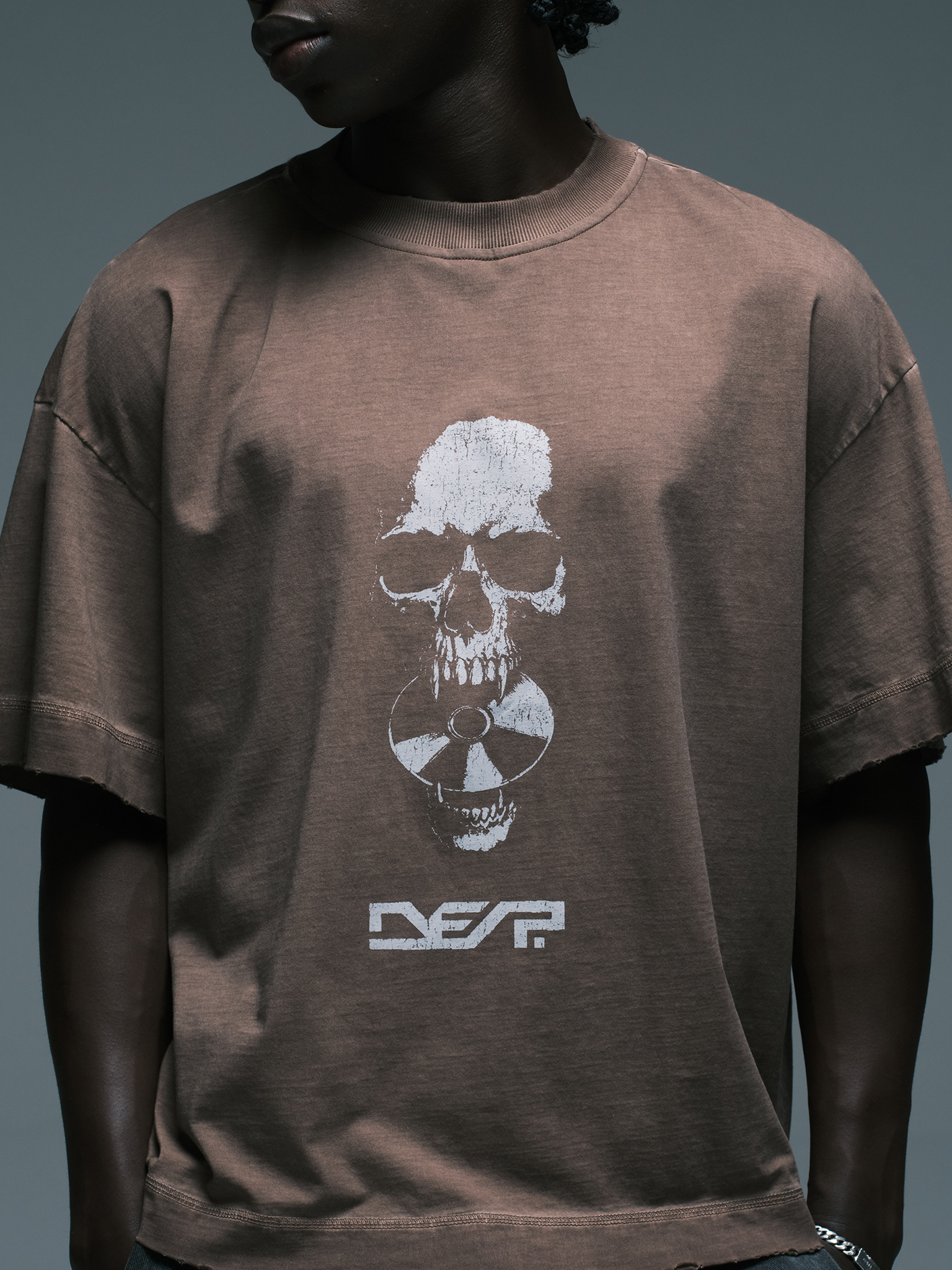 DES.P SEKURIT Tee — Brown stone-washed oversized boxy graphic t-shirt with skull print | Camiseta marrom estonada com estampa de caveira — Des Prezo Studio
