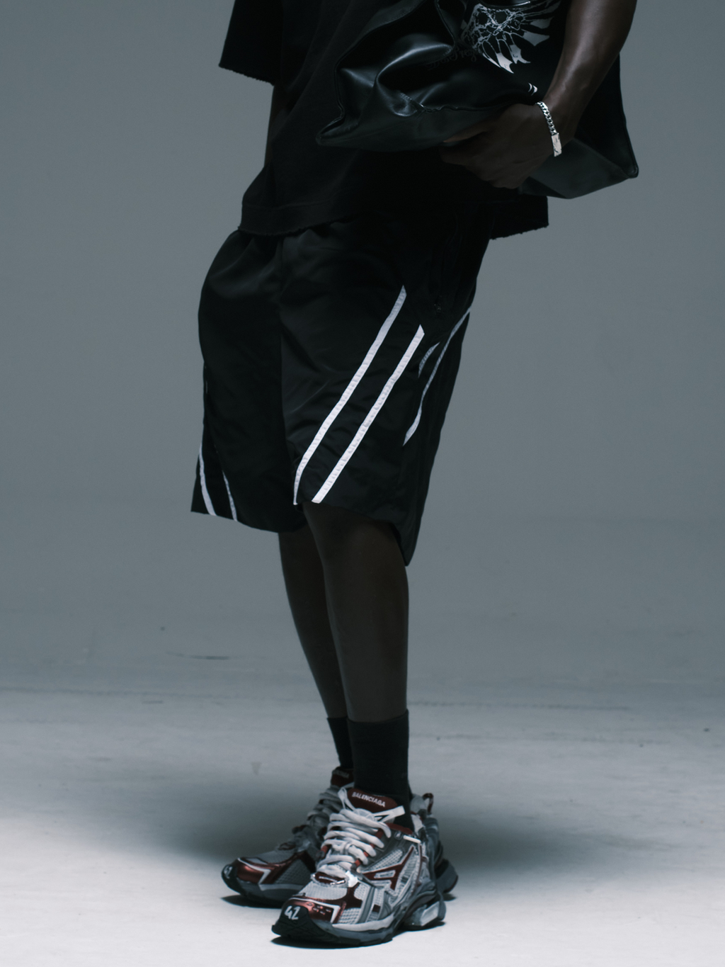 DSPORT Shorts — Black sport shorts with white stripe details | Short esportivo preto com detalhes em listras brancas — Des Prezo Studio