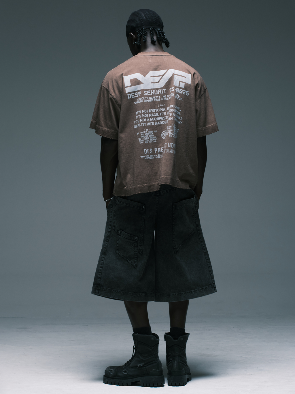 OG RAVER Stoned Shorts — Bermuda jeans preta com lavagem stone wash e bolsos utilitários — Des Prezo Studio