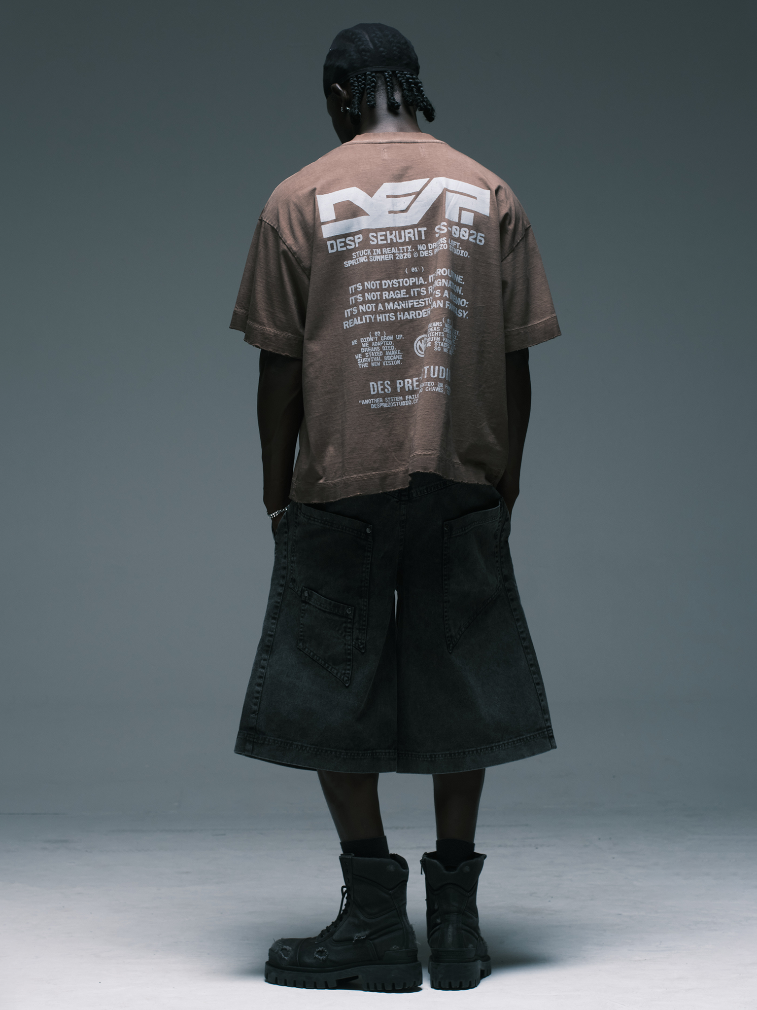 OG RAVER Stoned Shorts — Bermuda jeans preta com lavagem stone wash e bolsos utilitários — Des Prezo Studio