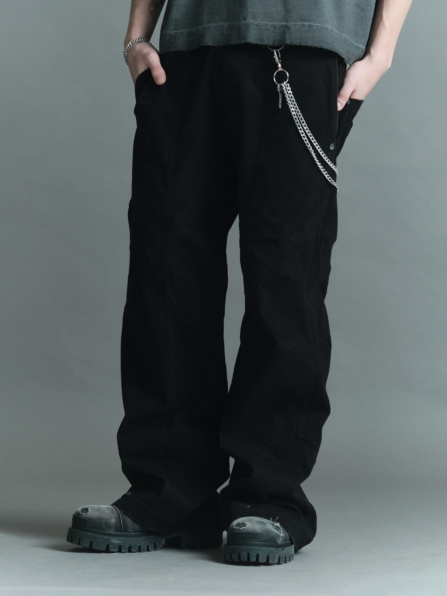 Black Raver Wide Pants — Black wide twill pants with washed finish | Calça preta wide de sarja com acabamento desgastado — Des Prezo Studio