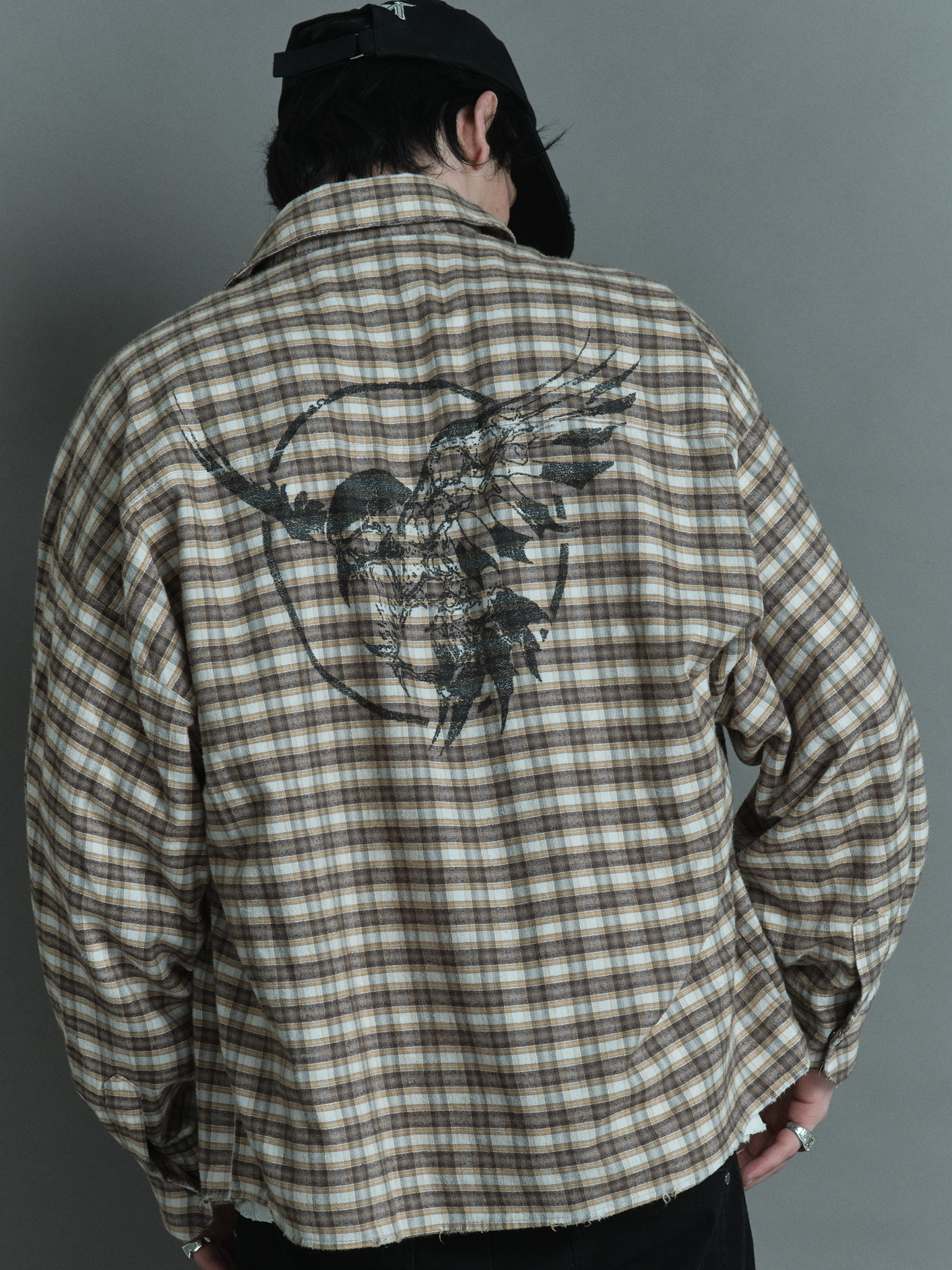 Stuck In Reality Flannel — Beige plaid flannel shirt with printed graphics | Camisa flanela xadrez bege com gráficos estampados — Des Prezo Studio