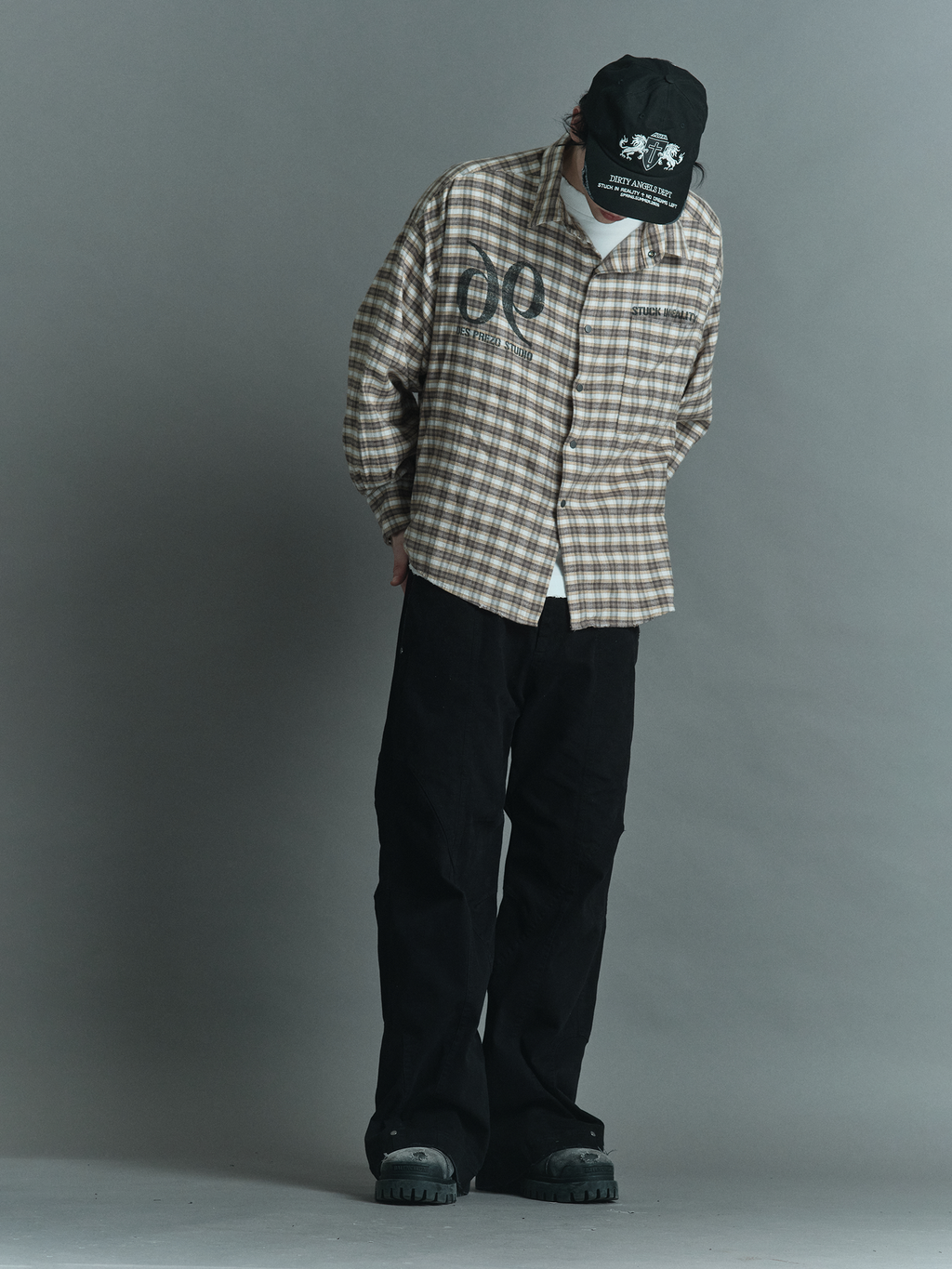 Stuck In Reality Flannel — Beige plaid flannel shirt with printed graphics | Camisa flanela xadrez bege com gráficos estampados — Des Prezo Studio