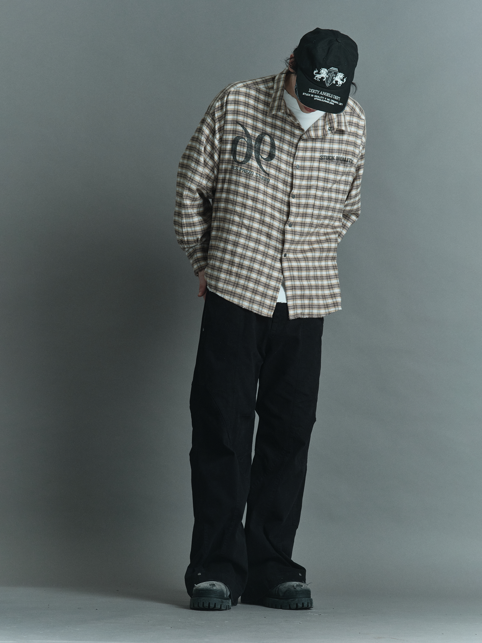 Stuck In Reality Flannel — Beige plaid flannel shirt with printed graphics | Camisa flanela xadrez bege com gráficos estampados — Des Prezo Studio