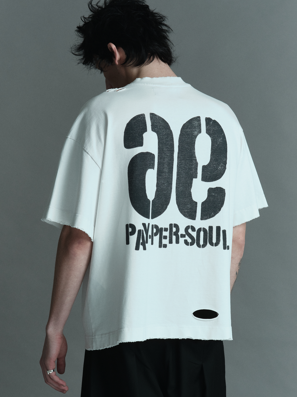 Pay-Per-Soul Tee — Off-white oversized boxy t-shirt with front graphic | Camiseta com gráfico frontal e rasgos — Des Prezo Studio