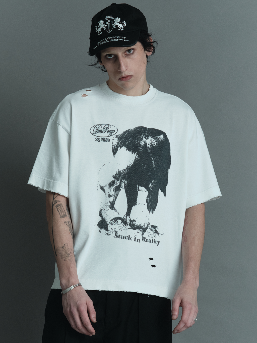 Pay-Per-Soul Tee — Off-white oversized boxy t-shirt with front graphic | Camiseta com gráfico frontal e rasgos — Des Prezo Studio