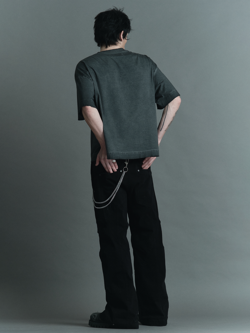 Stone Wash Tee — Dark gray stone-washed oversized boxy t-shirt with distressed finish | Camiseta cinza escuro estonada oversized boxy com acabamento desgastado — Des Prezo Studio