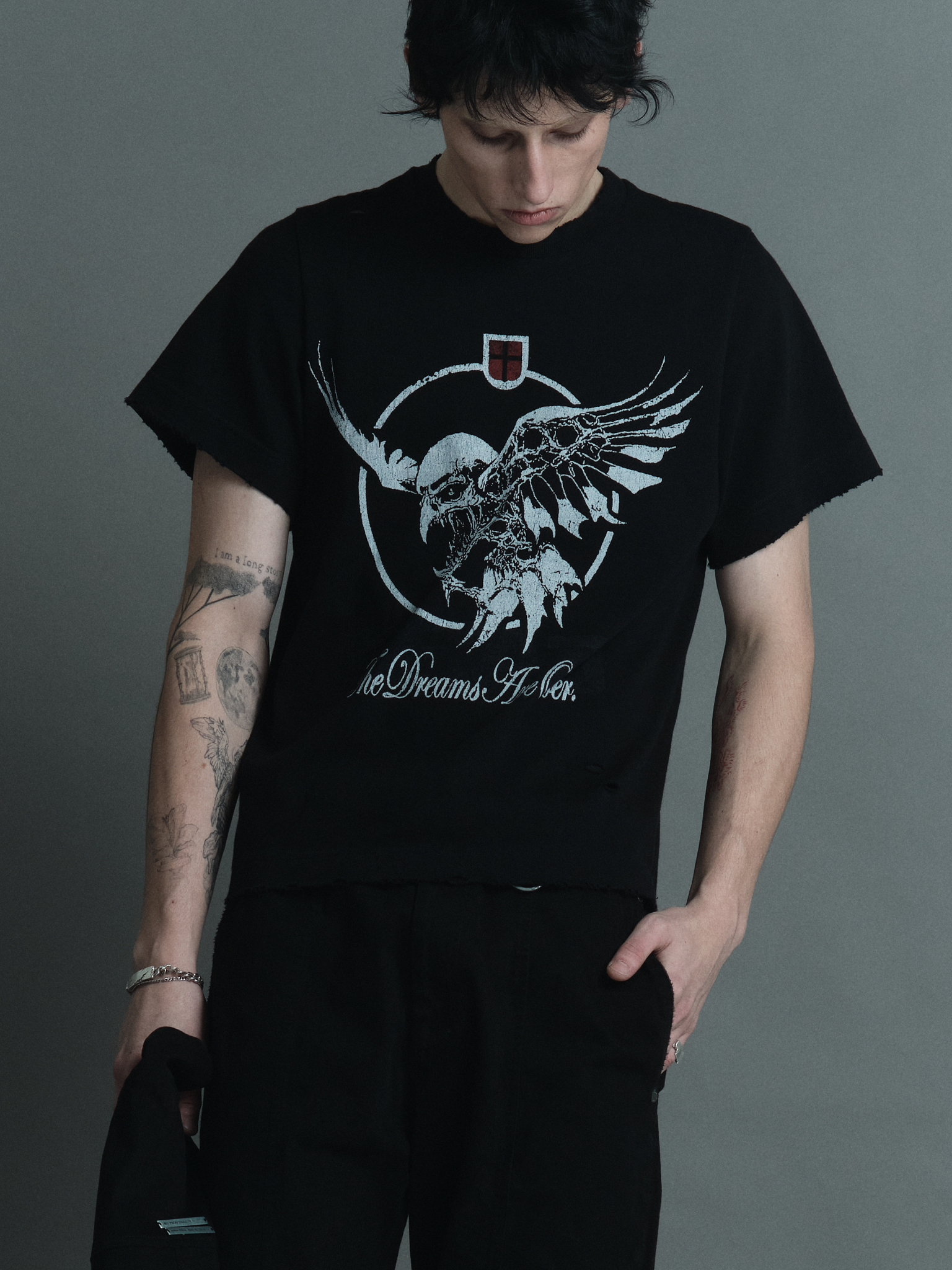 The Dreams Are Over Baby Tee — Black baby tee with distressed graphic print | Camiseta preta baby tee com estampa desgastada — Des Prezo Studio
