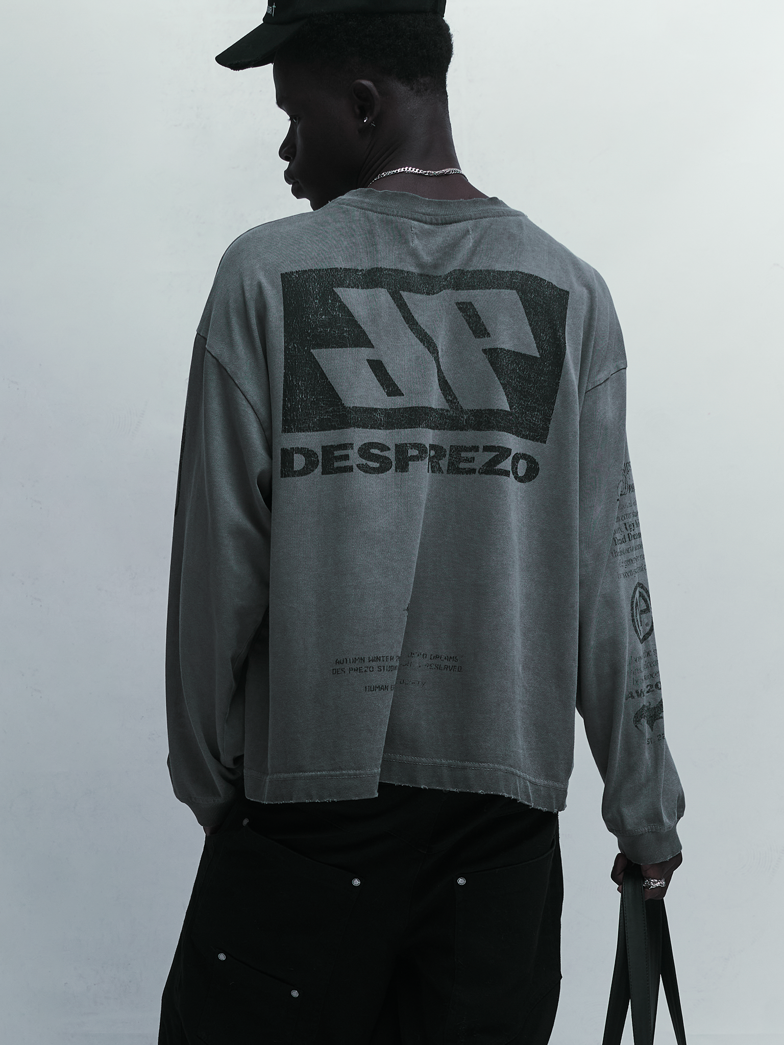 Ugly Kids. Dead Dreams. Longsleeve — Stone-washed pigment dyed long sleeve t-shirt | Camiseta manga longa com lavagem stone wash e pigmentação desgastada com gráficos — Des Prezo Studio
