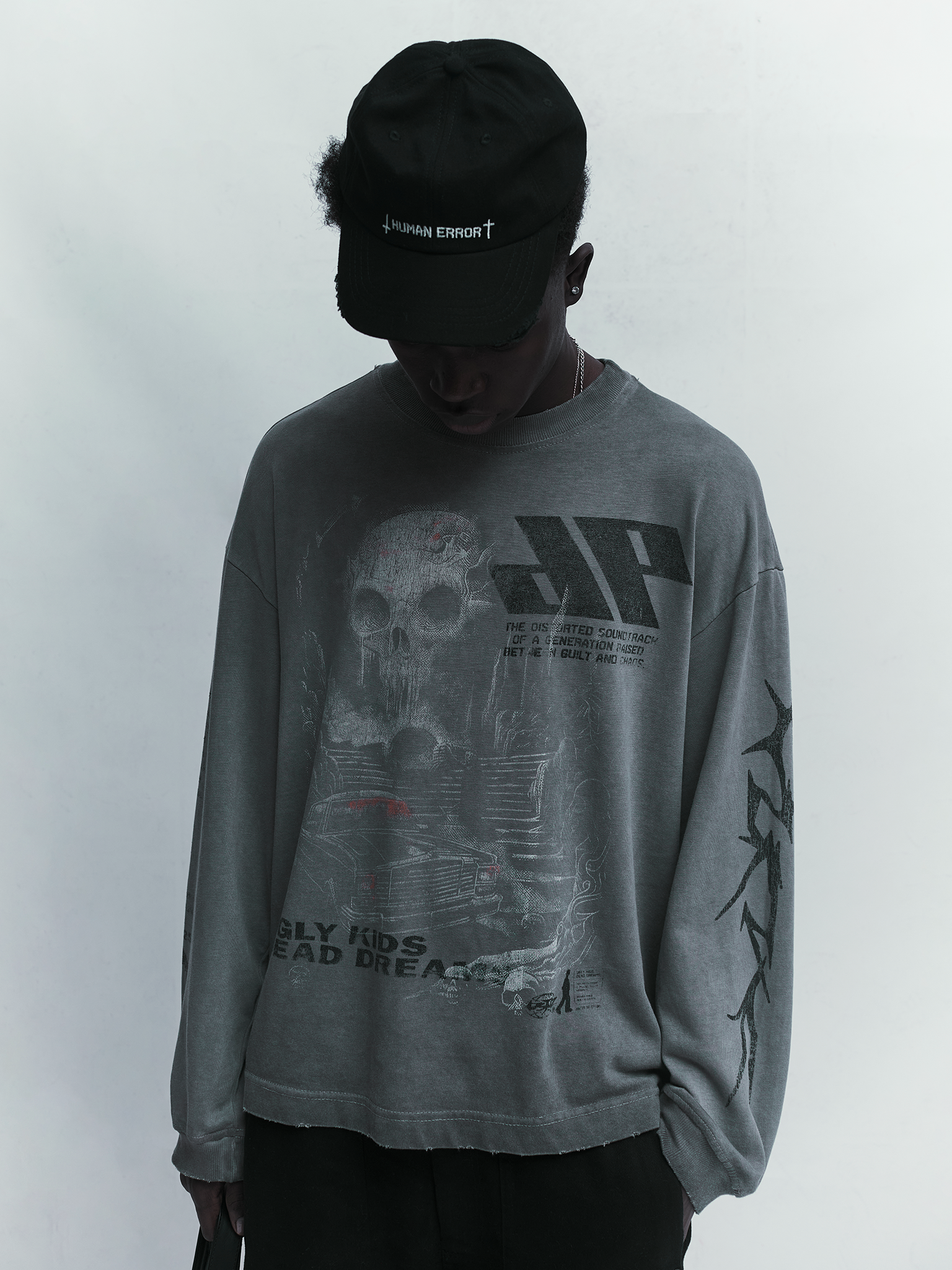 Ugly Kids. Dead Dreams. Longsleeve — Stone-washed pigment dyed long sleeve t-shirt | Camiseta manga longa com lavagem stone wash e pigmentação desgastada com gráficos — Des Prezo Studio