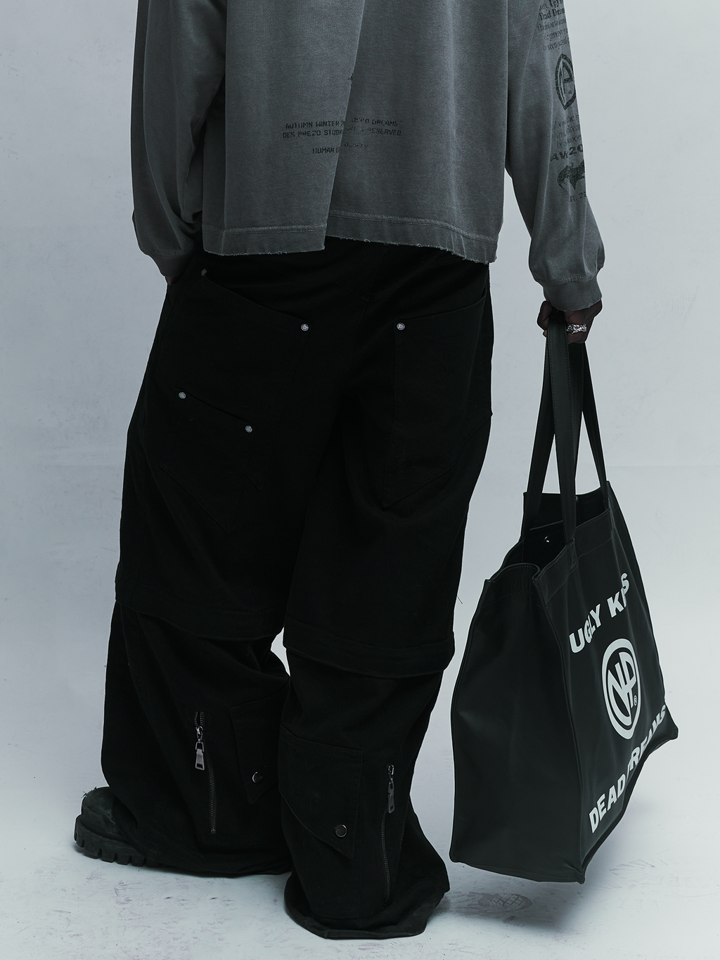 OG RAVER 2IN1 PANTS — Black cargo pants convertible into shorts with multiple pockets | Calça cargo preta 2-em-1 com múltiplos bolsos, conversível em bermuda — Des Prezo Studio