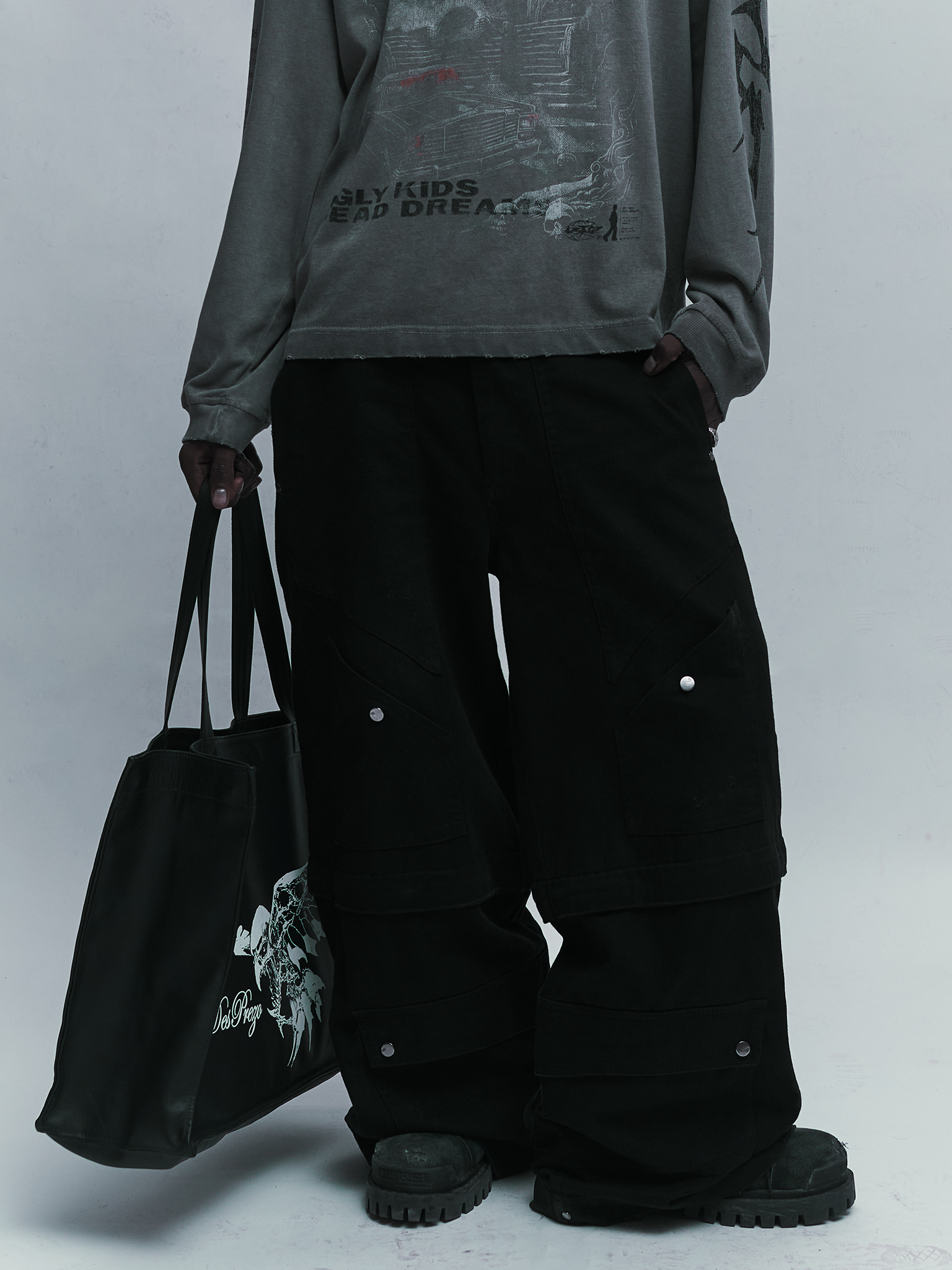 OG RAVER 2IN1 PANTS — Black cargo pants convertible into shorts with multiple pockets | Calça cargo preta 2-em-1 com múltiplos bolsos, conversível em bermuda — Des Prezo Studio